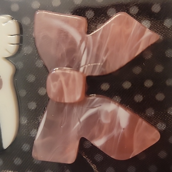 Cat in a Handbag Brooch - Picture 4 of 6